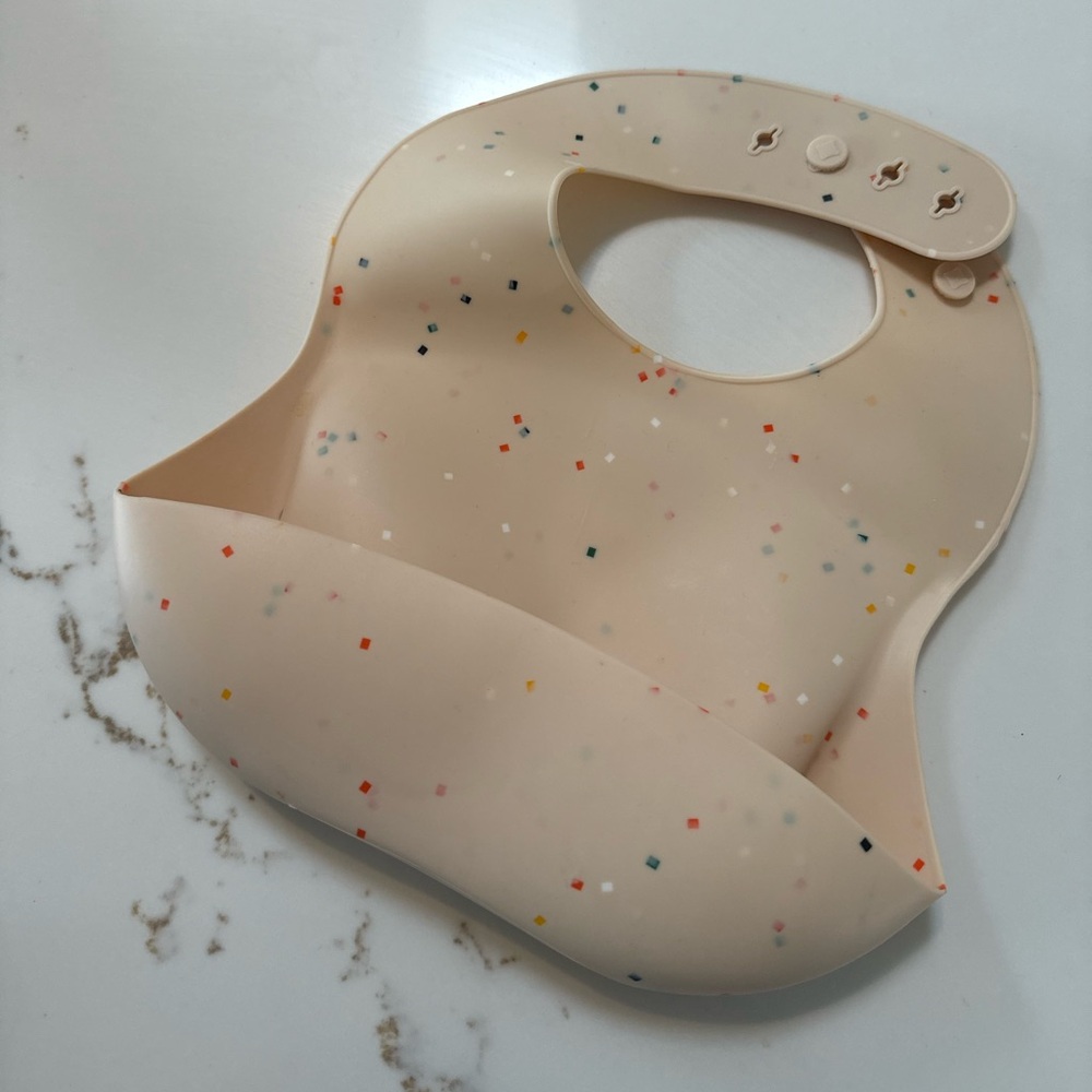 mushie silicone bib